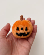 Load image into Gallery viewer, Tiny pumpkin
