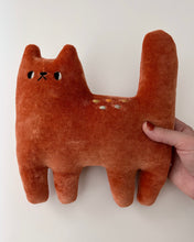 Load image into Gallery viewer, Rusty the autumn cat
