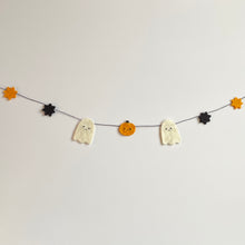 Load image into Gallery viewer, Ghost and pumpkin Halloween garland
