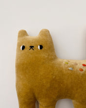 Load image into Gallery viewer, Lemongrass cat with spots
