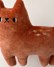 Load image into Gallery viewer, Rusty the autumn cat
