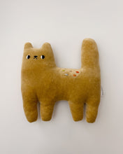 Load image into Gallery viewer, Lemongrass cat with spots
