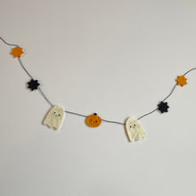 Load image into Gallery viewer, Ghost and pumpkin Halloween garland
