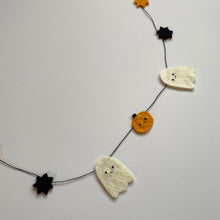 Load image into Gallery viewer, Ghost and pumpkin Halloween garland
