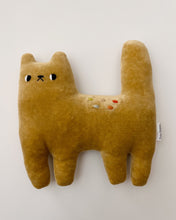 Load image into Gallery viewer, Lemongrass cat with spots
