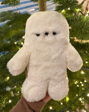 Load image into Gallery viewer, Mallow the white seal - removable gold neck bow
