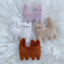 Load image into Gallery viewer, Ivory tiny cat with rusty nose

