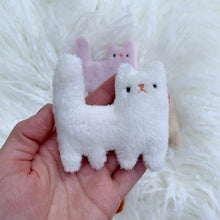 Load image into Gallery viewer, Ivory tiny cat with rusty nose
