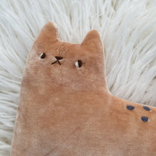 Load image into Gallery viewer, Rose Quartz Cat

